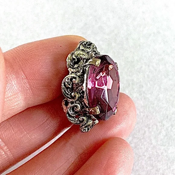 Vintage 60’s purple glass crystal clip on earrings Ornate setting - Picture 2 of 6